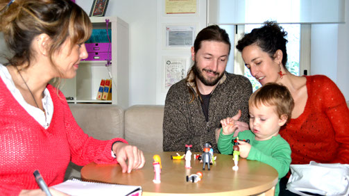 El coaching es una nueva disciplina que nos acerca al logro de objetivos, nos ayuda a identificar nuestras verdaderas necesidades, a descubrir y potenciar nuestros propios recursos y a gestionar la información importante.
El coaching o proceso de entrenamiento personalizado y confidencial, se centra en donde se encuentra el cliente hoy y en lo que está dispuesto a hacer para llegar a donde le gustaría estar mañana.
